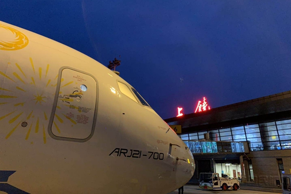 �����C(j��)��(ch��ng)ӭ��(l��i)��(gu��)�a(ch��n)ARJ21��100�f(w��n)���ÿ�