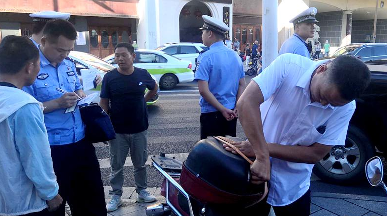 ���½�������һ��һ�������β�@һ�_(t��i)���(xi��ng)�`��Ħ��܇