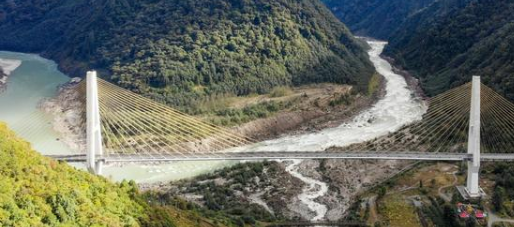 ���أ��r(n��ng)�幫·��β��ӿ��@���һȦ