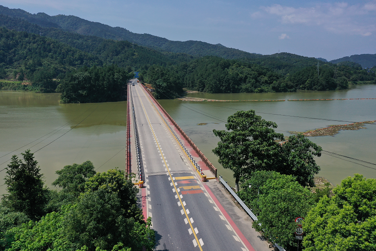 �������˹�·�־���ǰ�\�����Ϲ�·��ͨ