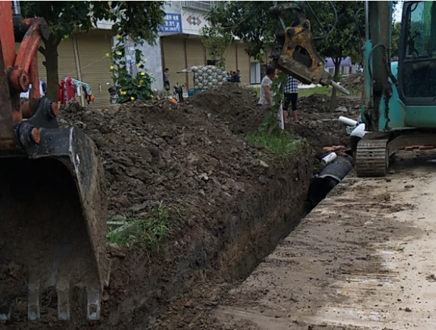 ���՝}�Ϲ�·�־��������ھ�·�ķǷ��О��f������