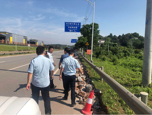 ���ٹ�·�`��ʩ��  �@�ǖ|·�����r(sh��)��ͣ