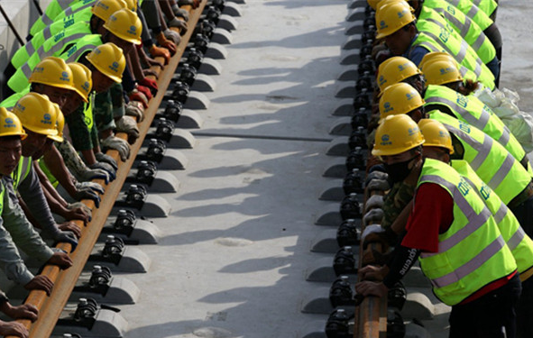 �������F�������е¶ξ�·�_ʼ�܉ʩ��