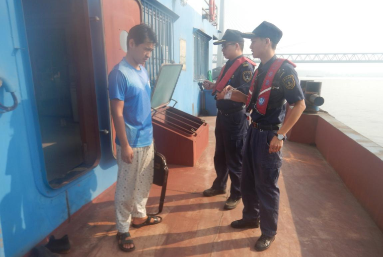 ���(y��ng)���¾ַe�O�_չ����Ʒ�������(xi��ng)��ȫ�O(ji��n)��