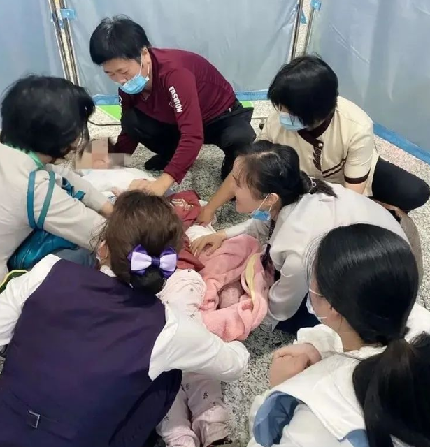 ���Fվ��(n��i)һλ�ЋDͻȻ�R�����Y(ji��)������