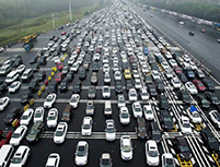 �p��(ji��)�L(zh��ng)��С��܇(ch��)��ͨ���M(f��i) ����·�W(w��ng)������4�|�v��