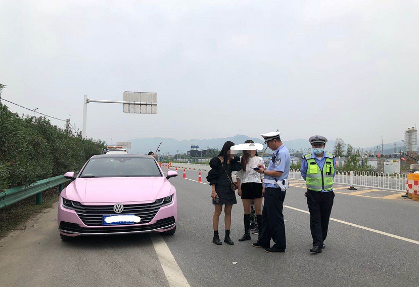 ��ɫ܇������ �rͣ����˽��܇