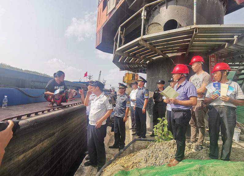 ����(y��ng)��ˮ�O(ji��n)�܆�λ�����ɱ�һ��(qi��ng)����һ��ƽƽ�����^(gu��)�p��(ji��)