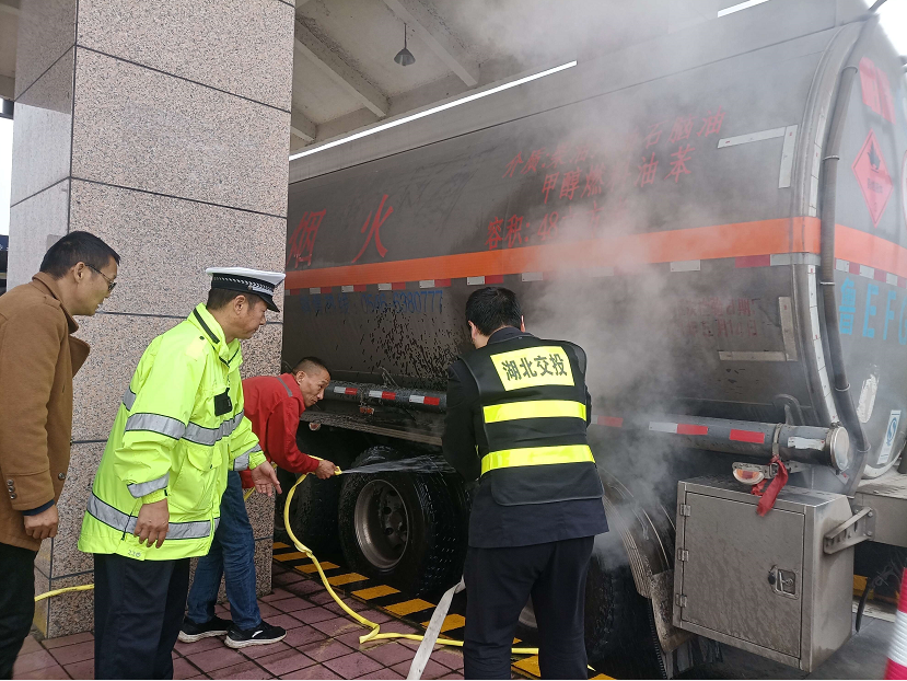 ����Ʒ܇݆̥ð���U��ȼ ��������·��ʩ�ȱ�ƽ��