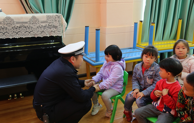 �F�ݽ��ڽ������M(j��n)���ڌ�(sh��)�(y��n)�׃��@�_չ������ͨ��ȫ����