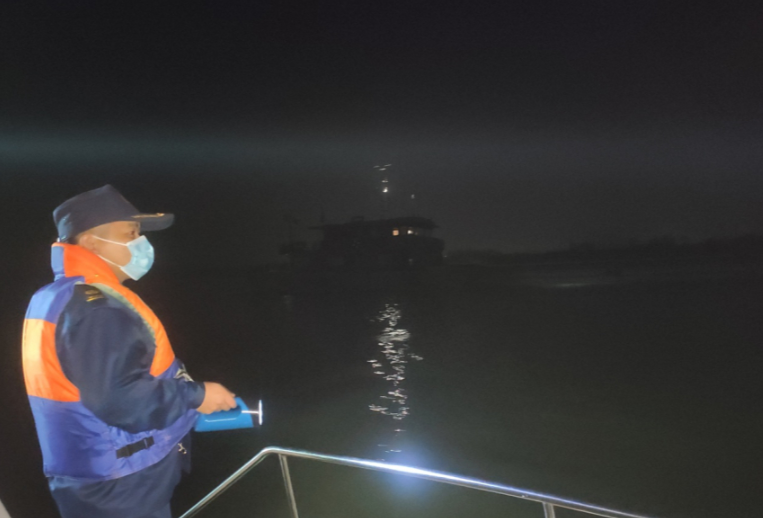 �I������̎ҹѲ����ˮ�Ͻ�ͨ��ȫ