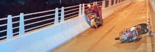 ���������݃�늄�(d��ng)܇(ch��)���M·��ײ��������һ܇(ch��)�֓��ȟo(w��)Ч����