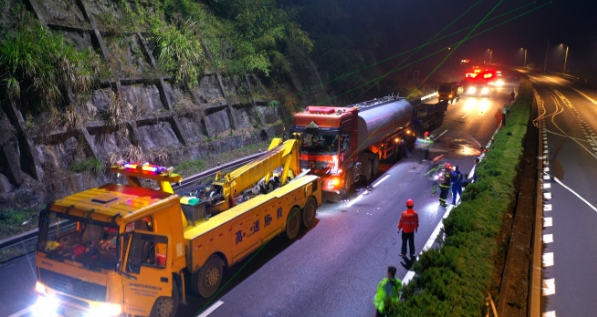 �㽭����ٰl(f��)��һ��Σ�U���W(xu��)Ʒ܇�v��ͨ�¹ʣ�����·�η��]