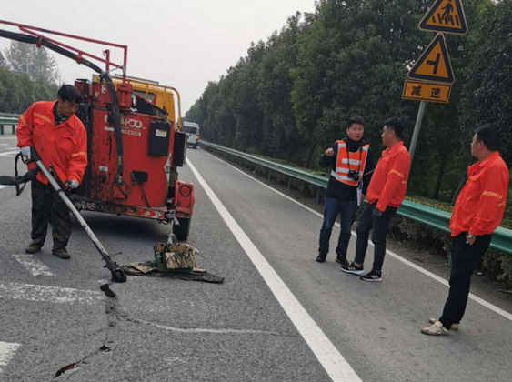 ���՝}�Ϲ�·�־ּӏ���·�B(y��ng)�oѲ����ߕ�ͨˮƽ