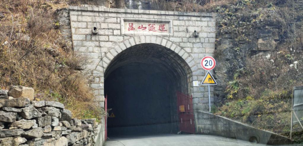 �������ϵ���·�������괨�h��ɽ��ڹ�·���ƴ��������¸�