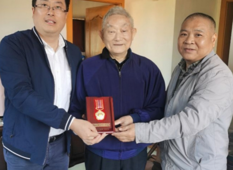 �L(zh��ng)���Ϻ�����̎���Lο������Ԯ����ͬ־�����ϼo(j��)����