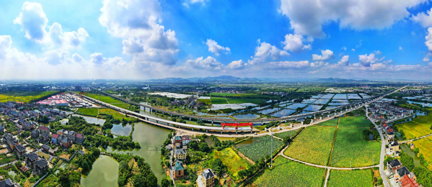 ���h(yu��n)�`�еġ��Gɫ�F·��