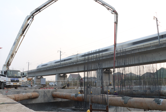 �����F·��ͻ��