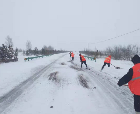 ��(n��i)�ɹţ�һ����ѩ��(zh��n)·�D���L��Ӳ�hӢ��