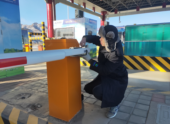 �ӱ����ټ��F(tu��n)�е·ֹ�˾�������L(f��ng)����