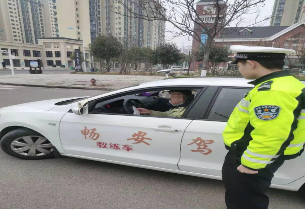 ���ϰ��l(xi��ng)���ӏ�(qi��ng)�̾�܇�`������