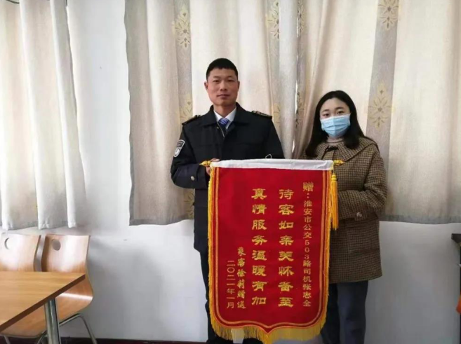 һ�т㱳���ů��С����