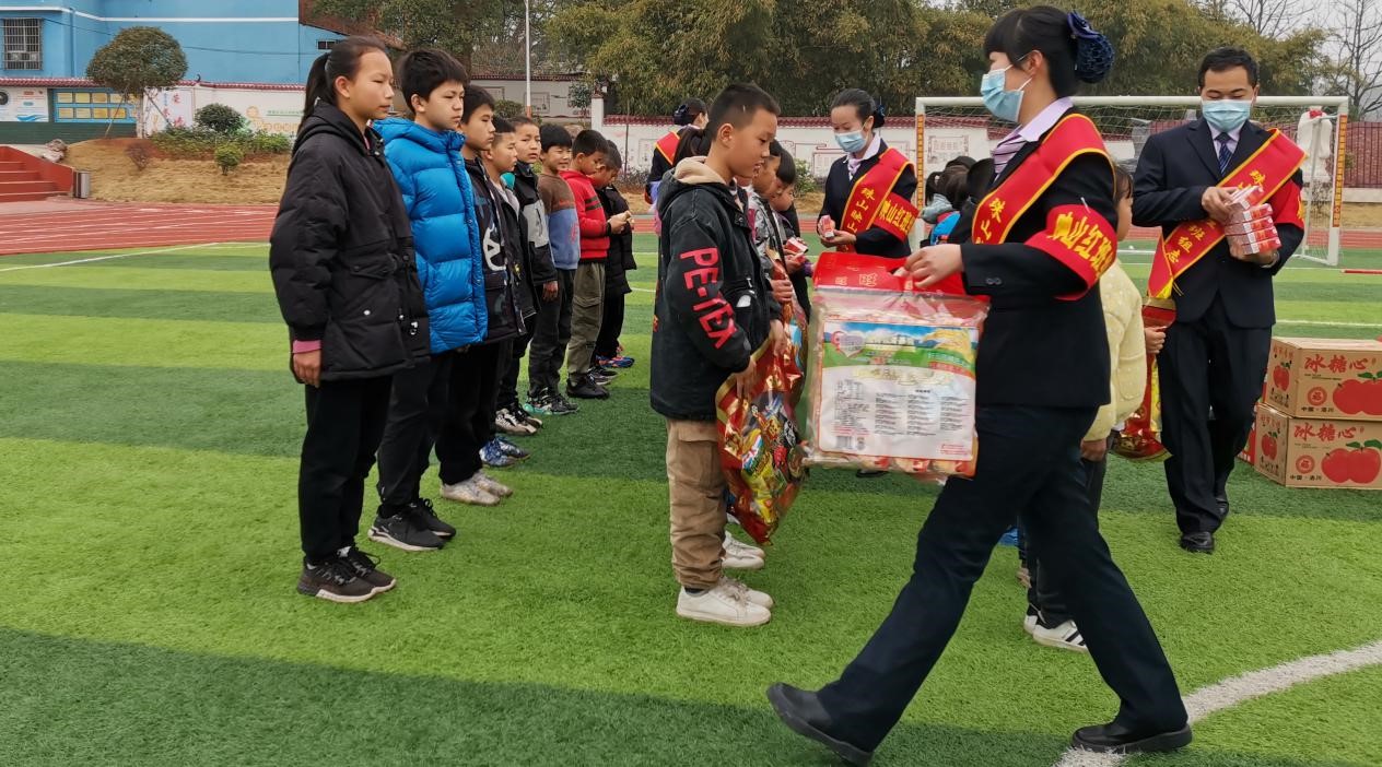 ��ɽ�������M(f��i)վ�͜�ů�M(j��n)У�@