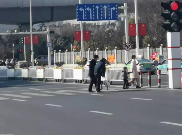 ���˪��Գ�܇���t(y��)��վ�_��(zh��)���ˆTů�Ďͷ�