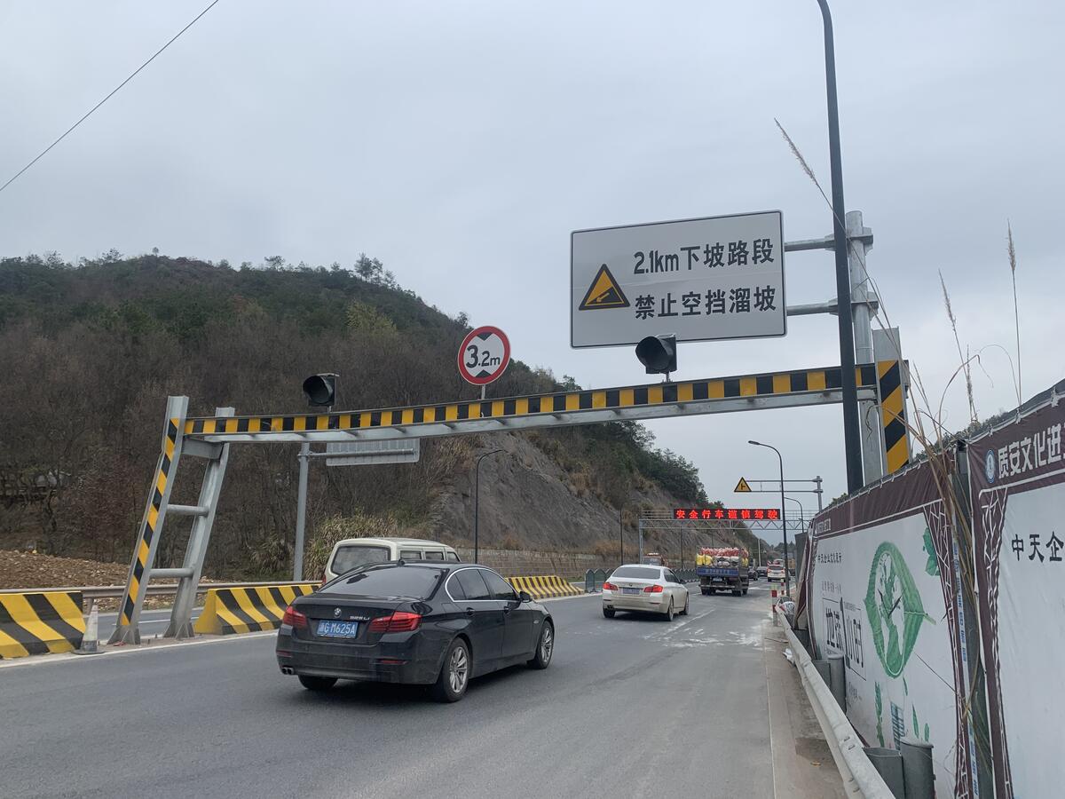 ���A����Ԫ�������ν�ͨ��ȫ����������