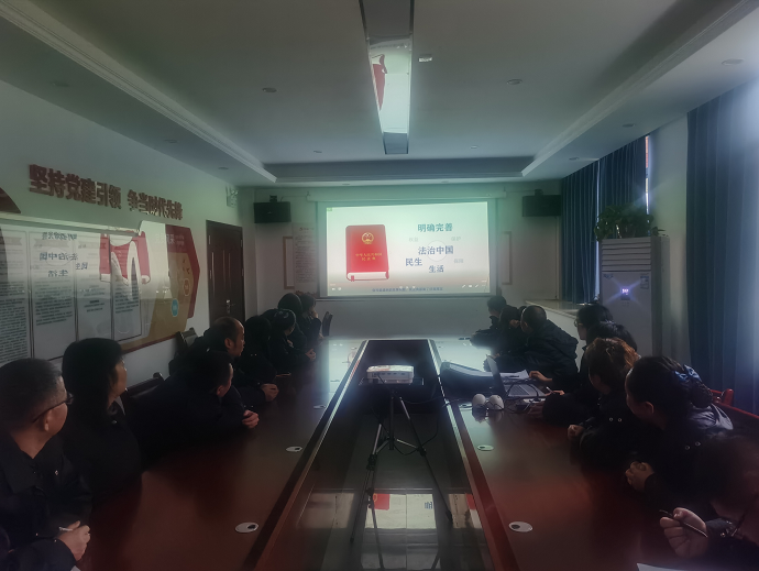 ���ϸ����^��rվ�_չ�񷨵��������