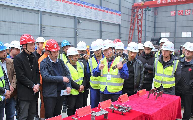 ���Fʮһ��ü̫��·�Ŀӭ�������^Ħ�F(tu��n)