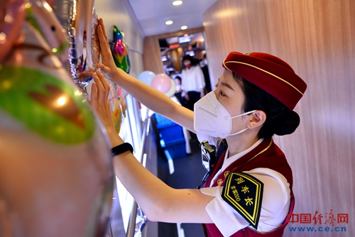 �����d̖���ϵĄe�ӡ���һ��