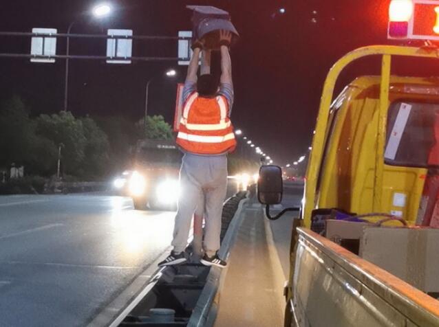 �}�Ϲ�·�־�ҹ�g�z�޹�·��ʾ��