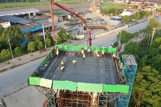 ���Fʮһ�ֳ��S�F·һ��(bi��o)�(xi��ng)Ŀͻ���M(j��n)�Еr(sh��)