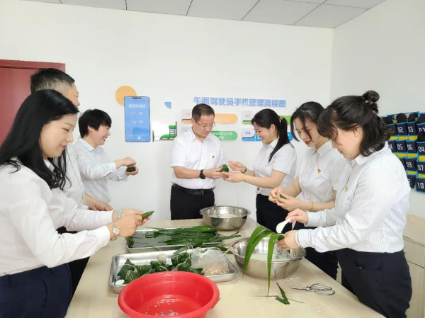 ���������M���_չ�������}�h�ջ��