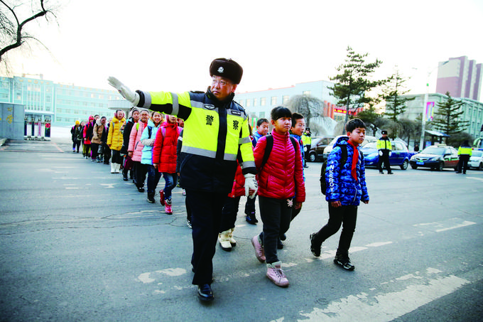 �޹��գ��ܞ�Ⱥ������(w��)���X������̤��(sh��)