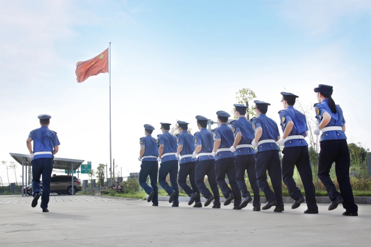 ����·�ϵ��ǵ��{