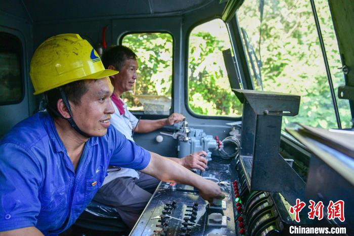 �������µ��F·ˮ��ԇ򞹤 �ġ���t�����롰�����t��