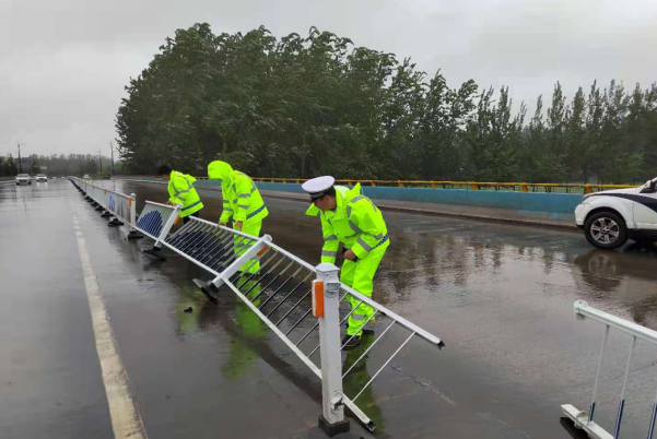 ���������Ƶ�·�o(h��)�ڣ���С�S�ˡ�ð������