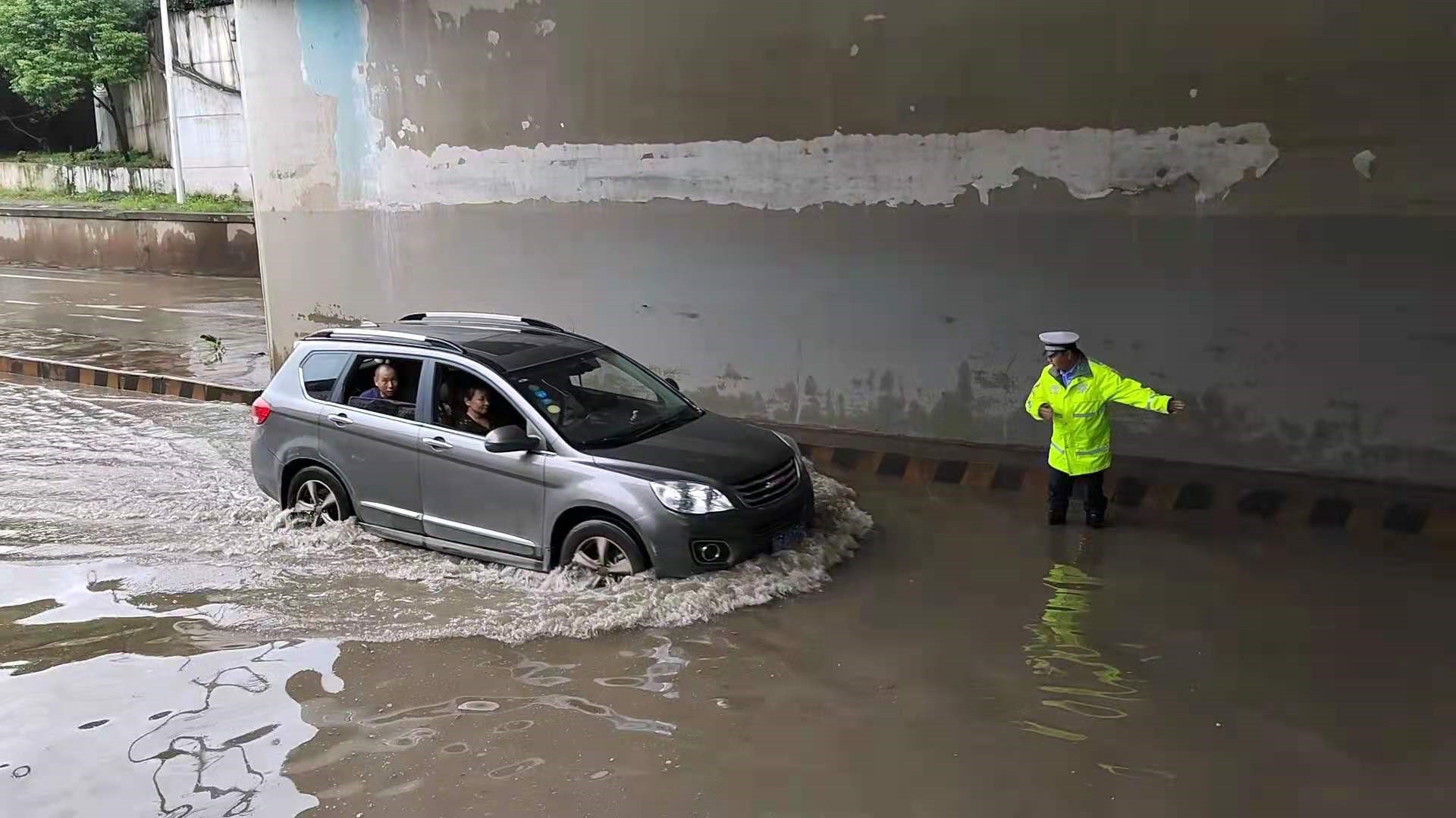 �Sʯ����ɽ��������y(c��)ˮ�� ����(d��o)܇�vͨ�^